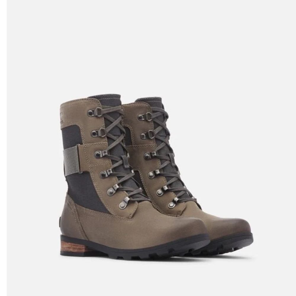 SOREL EMELIE CONQUEST BOOT SIZE 8 (tan/ olive green color)